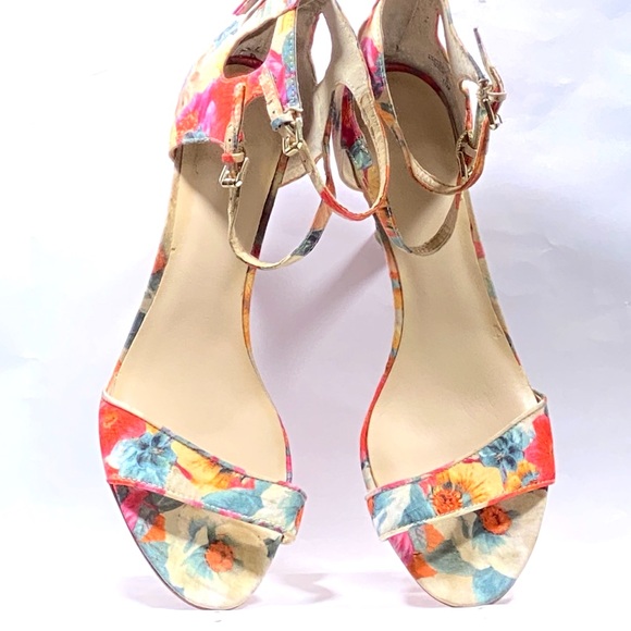 Nine West FLORAL print ankle strap, zipper back sandals size 11 - Picture 7 of 7